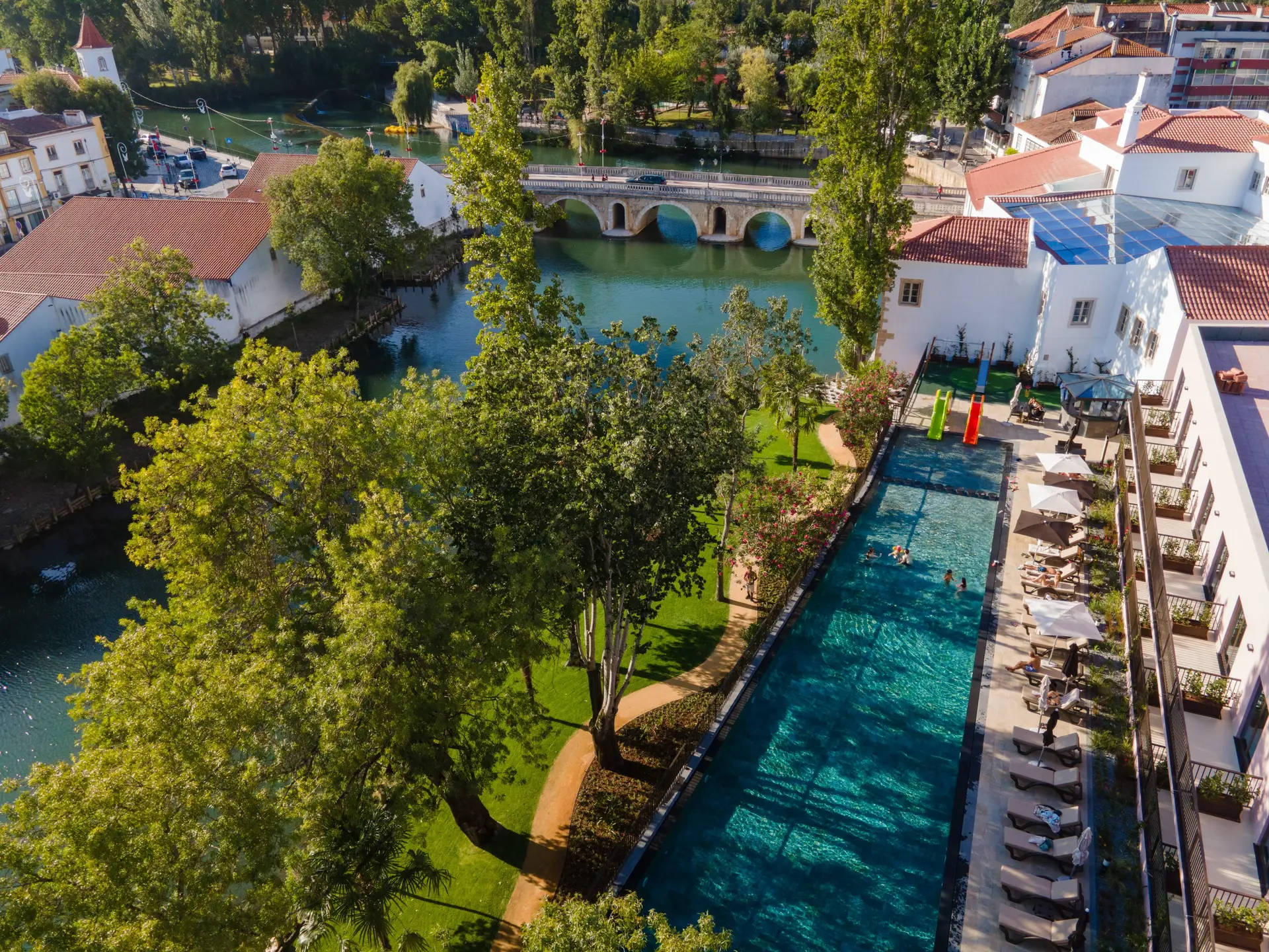 O hotel Vila Galé Collection Tomar resultou da reabilitação do antigo Convento de Santa Iria e do ex-Colégio Feminino