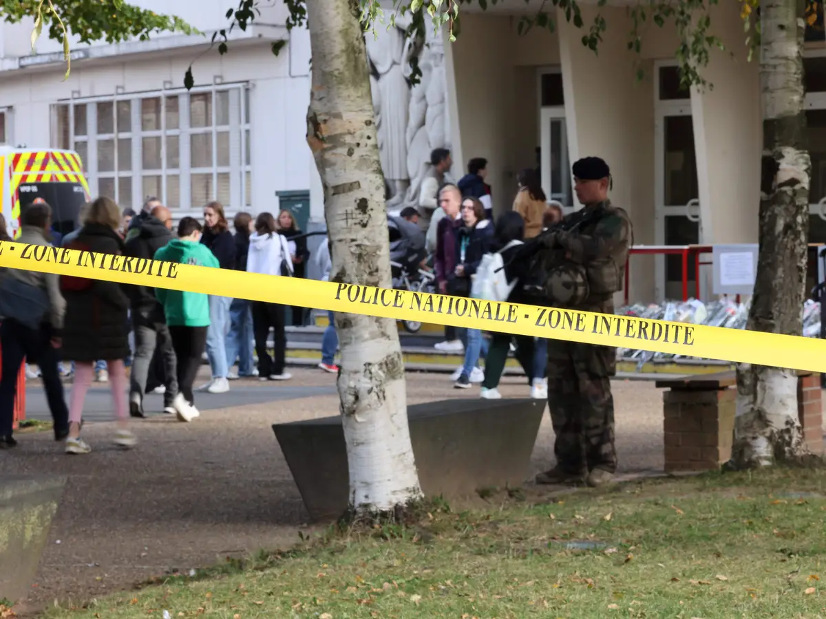 Escola de Arras, em França, evacuada devido a ameaça de bomba