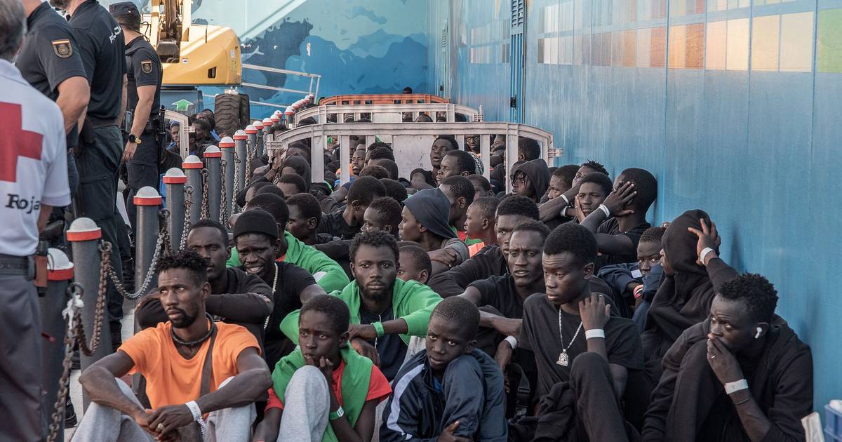 Marrocos resgata mais de 400 migrantes no mar