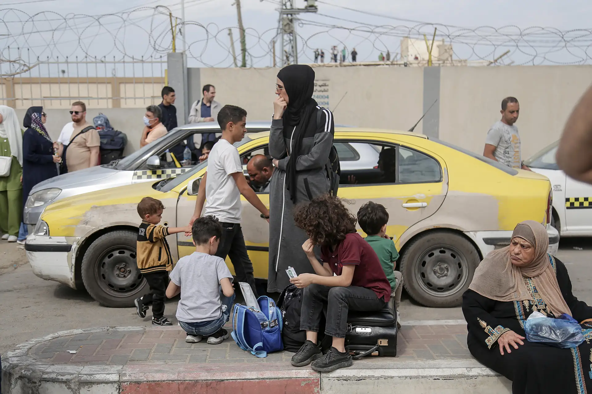 Rafah é o último ponto de passagem para sair de Gaza. Que condições e vontade tem o Egito para abrir a porta aos palestinianos?
