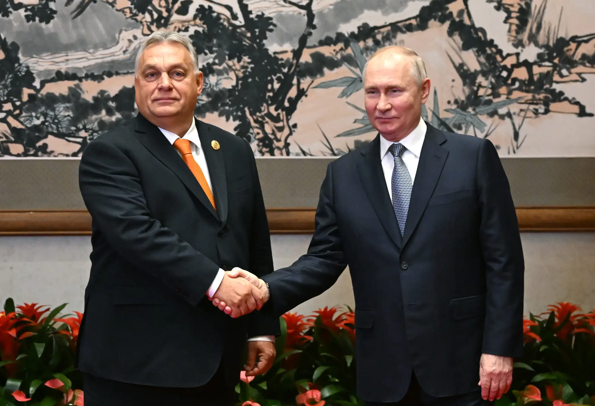 Viktor Orbán, primeiro-ministro da Hungria, com Vladimir Putin, presidente da Rússia