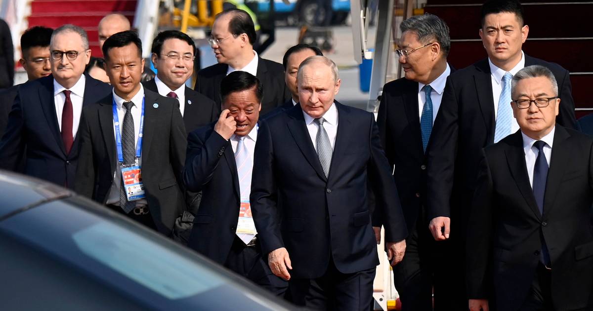 Putin aterrou em Pequim para reunir com Presidente chinês, ataques russos a cidade nos arredores de Donetsk perdem força