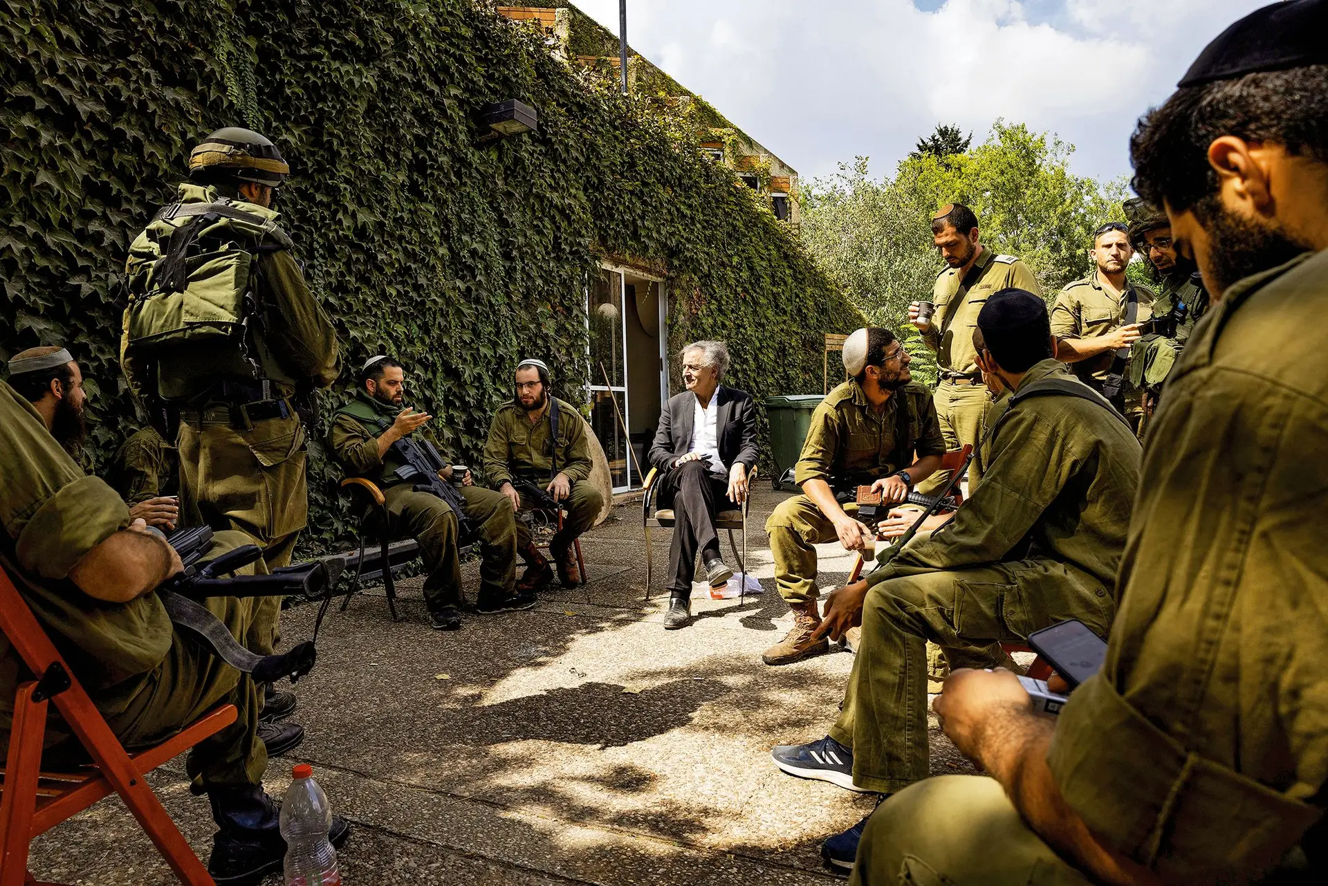 Reportagem em Israel: medo, a raiva e cadáveres misturam-se nas ruas dos kibutzes e das grandes cidades