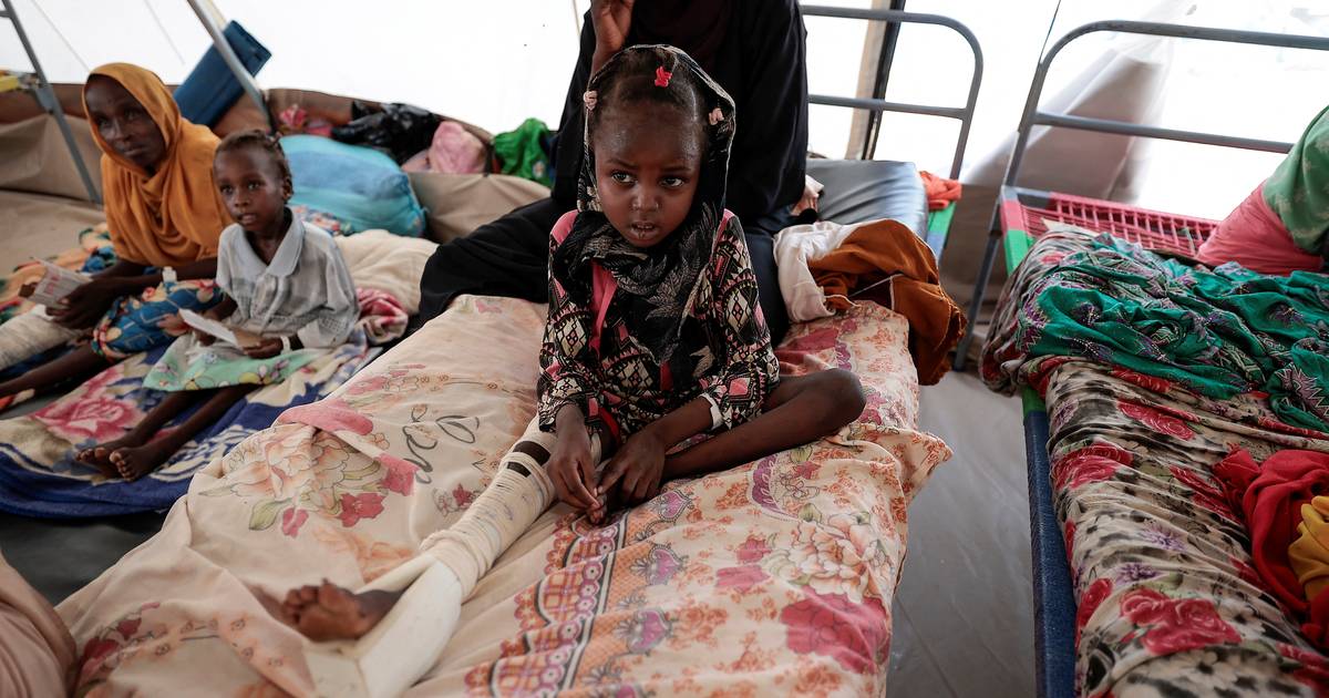 Ataques no Sudão colocam em risco único hospital a funcionar em Darfur do Norte, alertam Médicos Sem Fronteiras