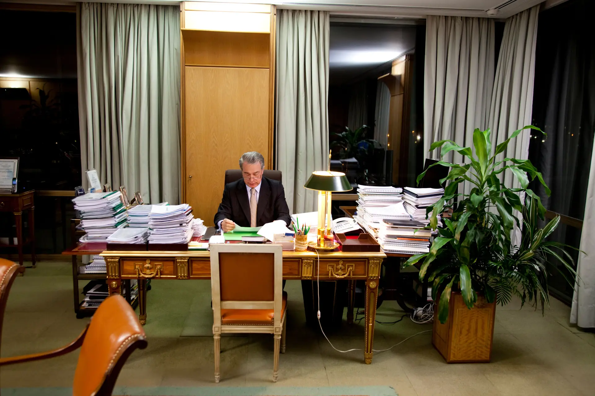 Ricardo Salgado no seu gabinete de trabalho, que funciona em espaço aberto e onde estão também os outros administradores do grupo, na sede do BES, Avenida da Liberdade em Lisboa