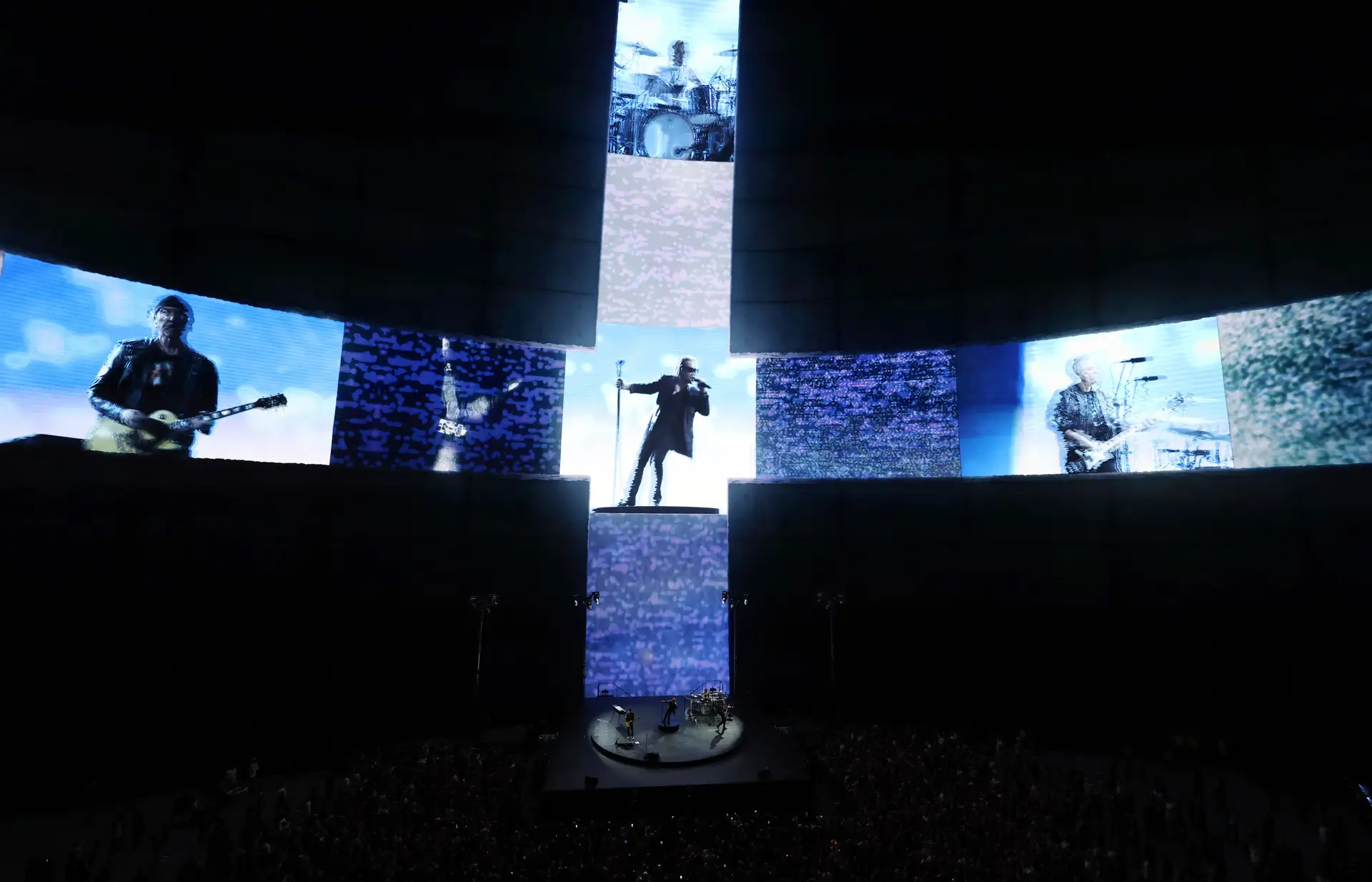 Os vídeos do último concerto dos U2 na “esfera” de Las Vegas: Daniel Lanois juntou-se à banda