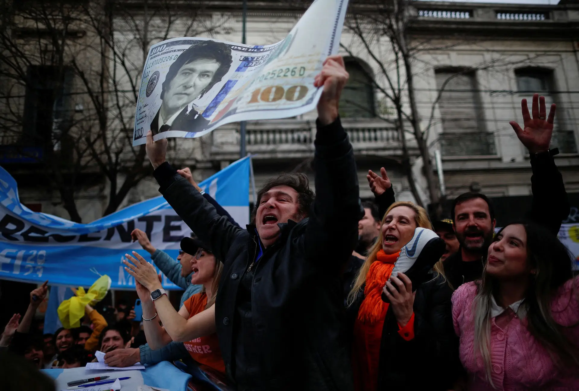 Javier Milei é o polémico candidato à presidência da Argentina nas eleições do próximo domingo