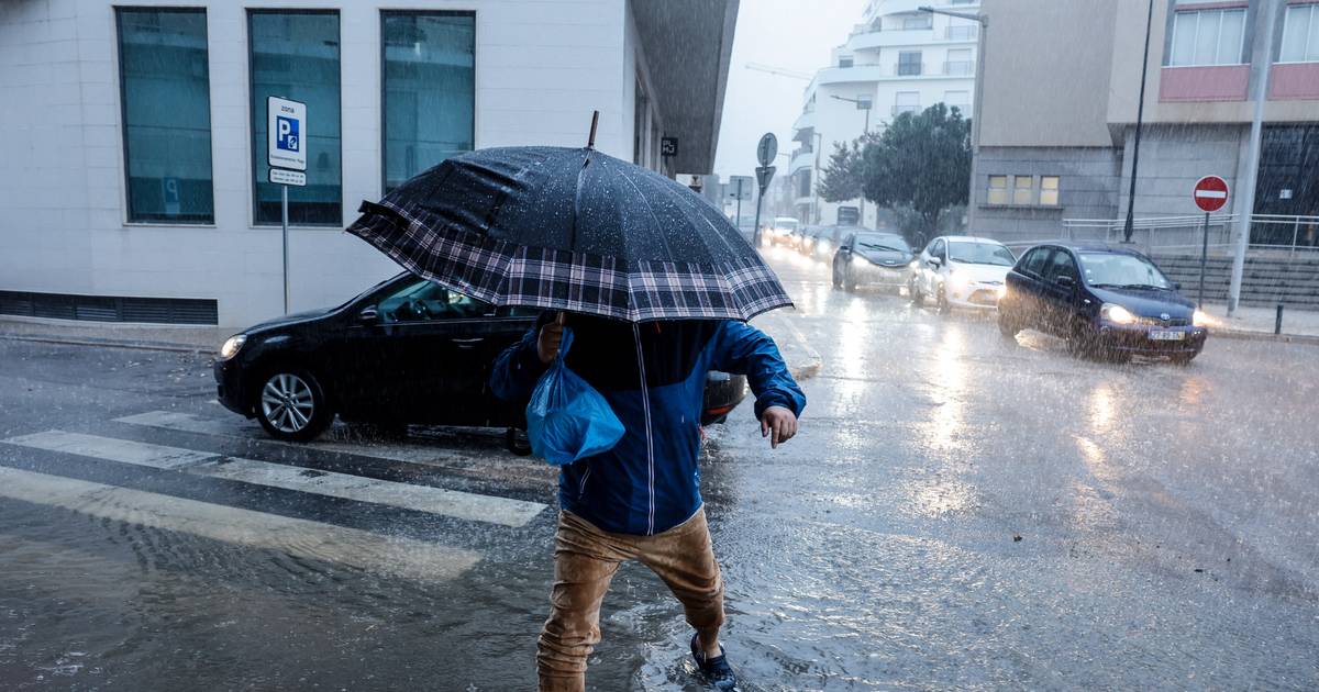 Agravamento do estado do tempo previsto para este domingo. Risco de inundações em Lisboa e a sul do Tejo