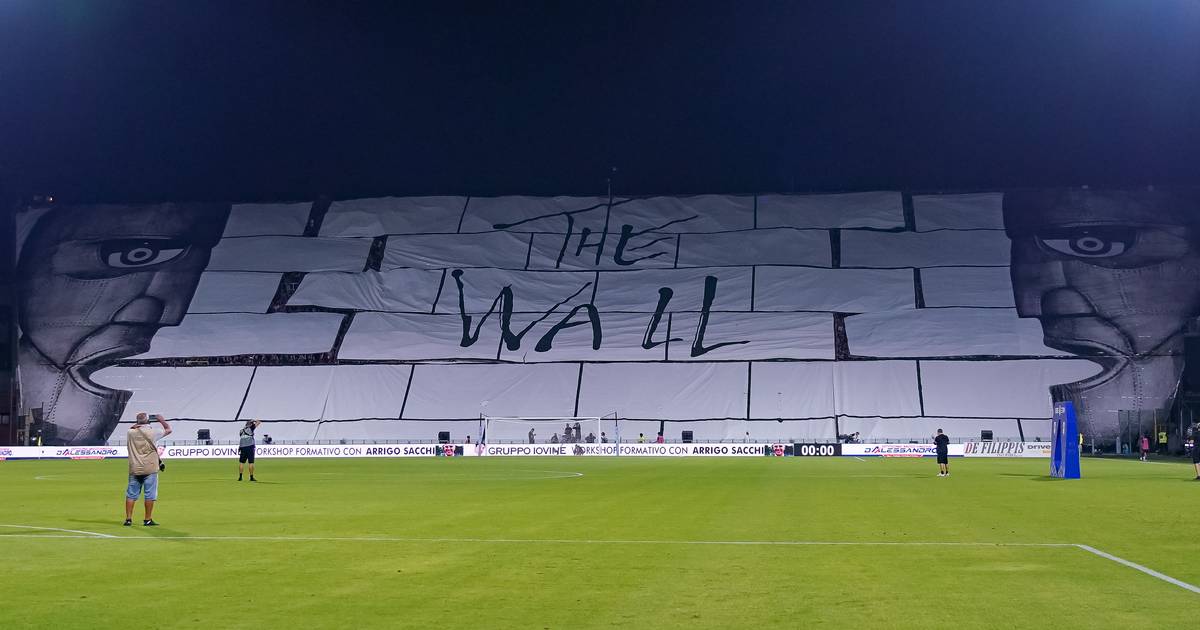 A incrível homenagem aos Pink Floyd num estádio de futebol em Itália