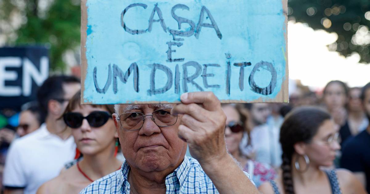 Movimento “Casa para Viver” leva reivindicações a Belém e pede ao Presidente que trate a habitação como “emergência nacional”