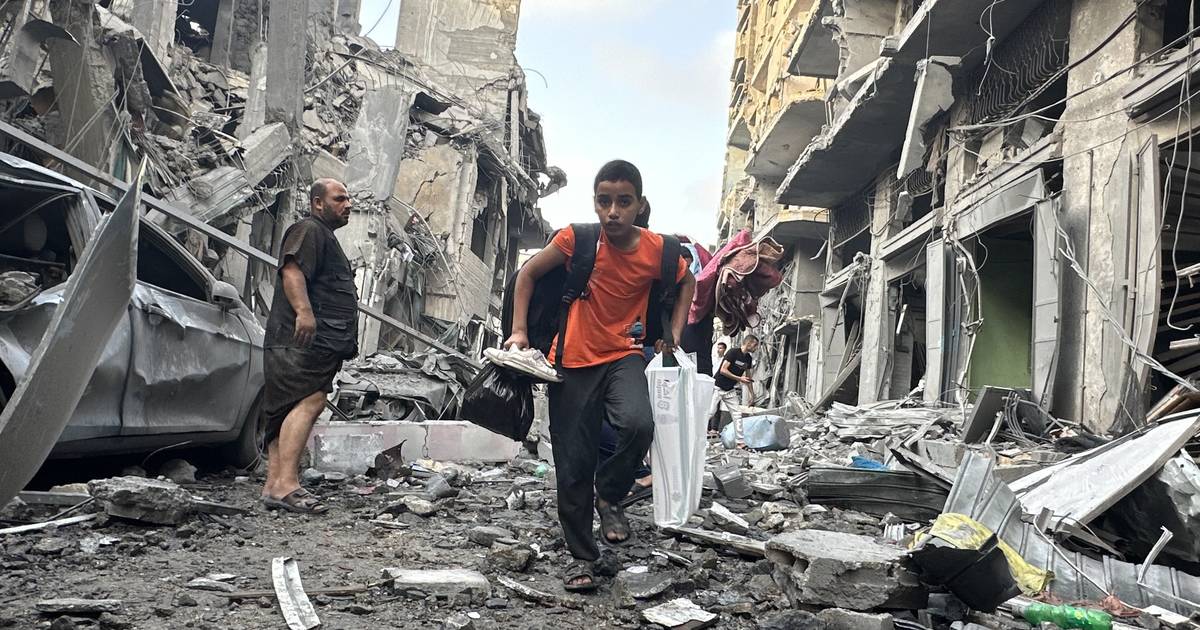 Ataque aéreo israelita mata mais de 30 civis num campo de refugiados no centro da Faixa de Gaza: o 215.º dia de guerra