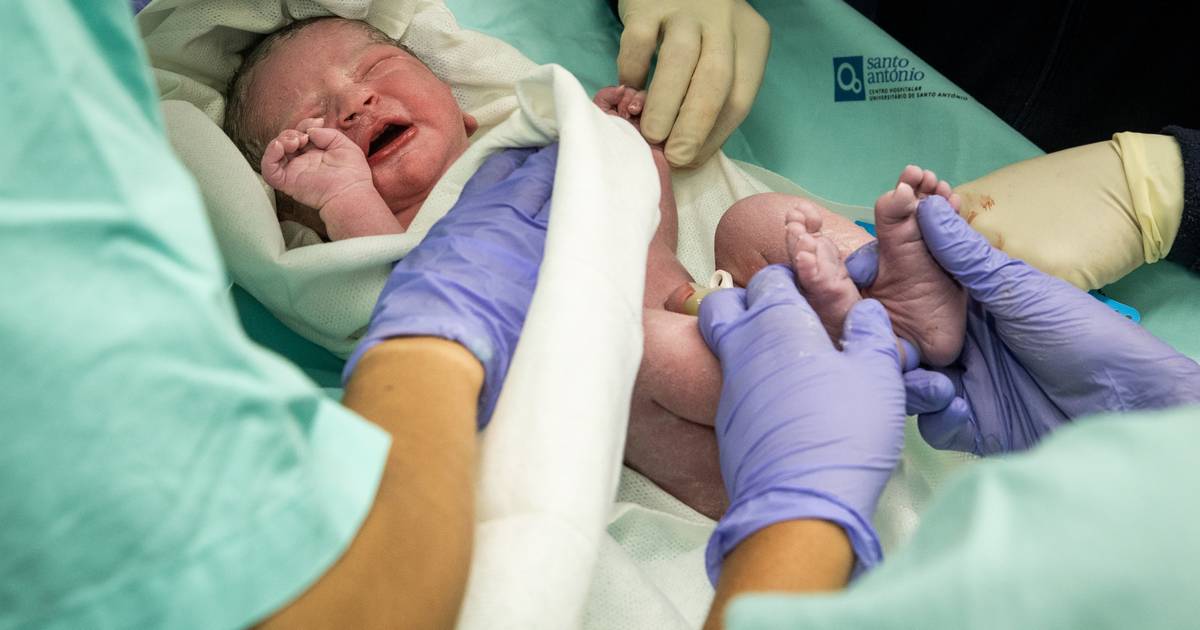 É oficial: terminam as medidas anticovid, já são permitidos acompanhantes durante o parto