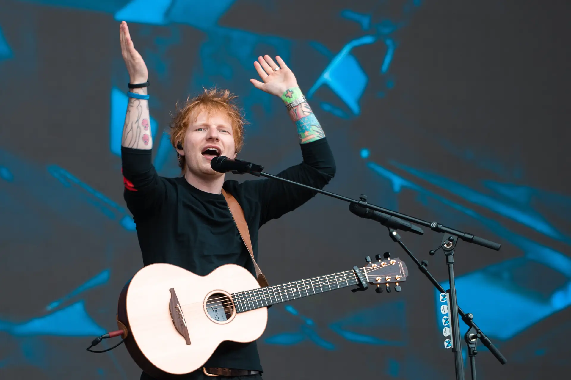 Ed Sheeran vende 600 mil bilhetes em 60 minutos vai haver mais concertos na Europa em 2025