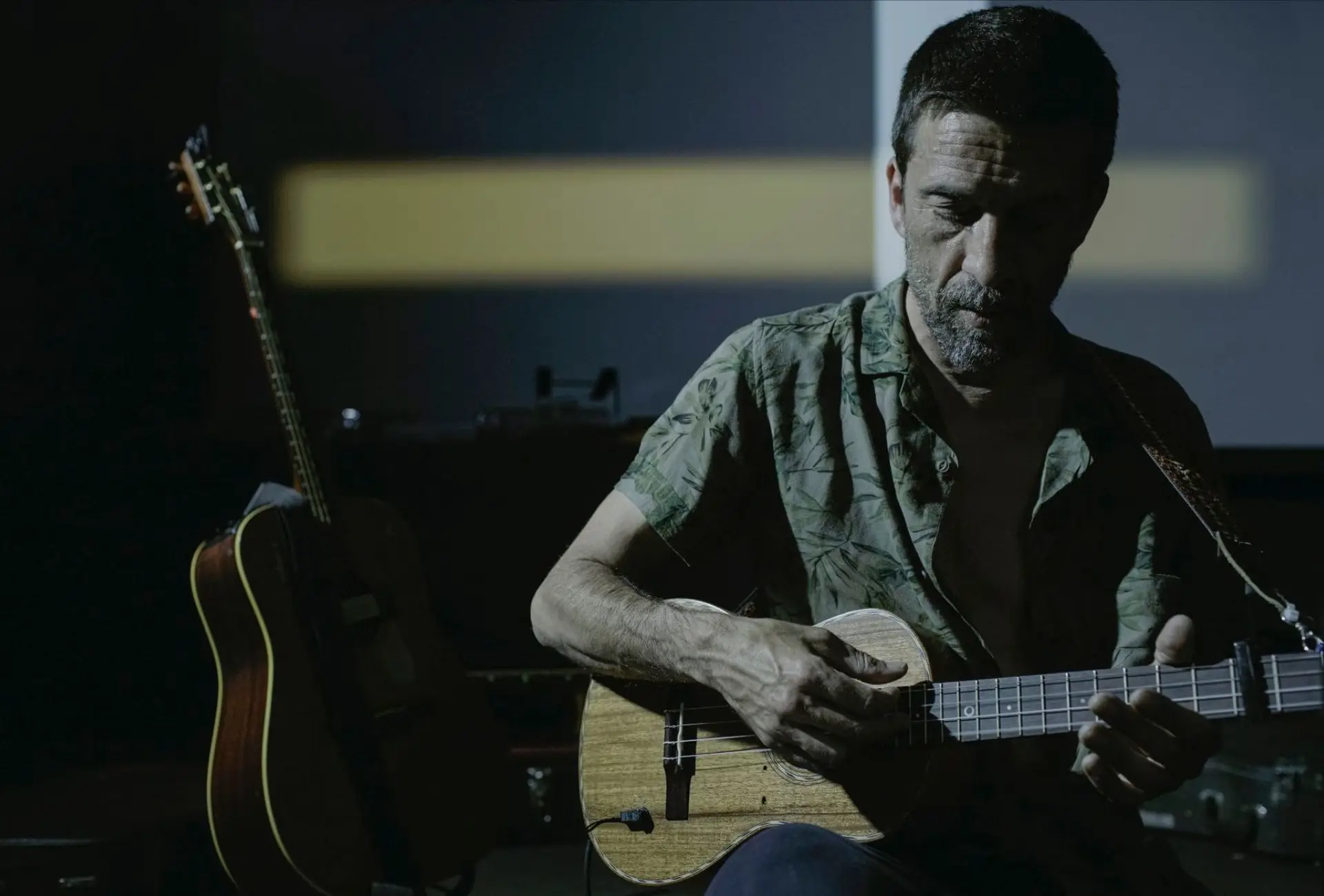 Manel Cruz anuncia digressão intimista e novo disco em 2024