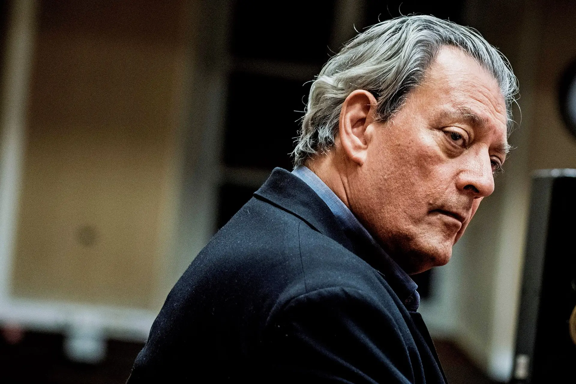 Neste livro, Paul Auster consegue uma montagem cirúrgica dos saltos temporais