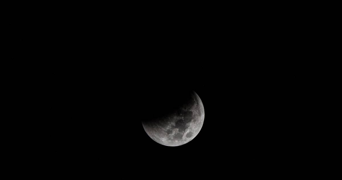 Este sábado há eclipse parcial da Lua: é o último do ano e será visível em Portugal