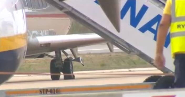 Avião com cerca de 190 pessoas a bordo aterra de emergência em Faro