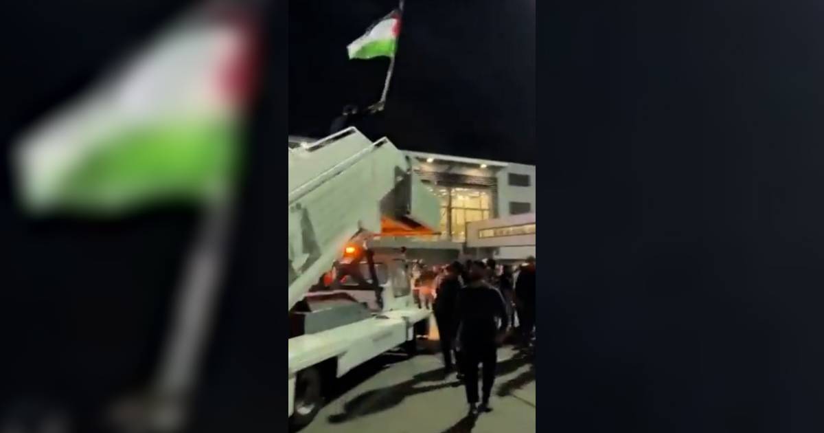 Manifestantes anti-Israel invadem aeroporto russo à caça de passageiros vindos de Telavive