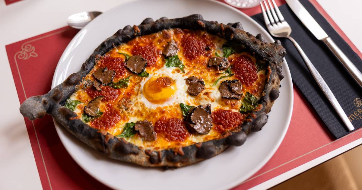 Conheça as pizzas pretas que estão a conquistar os Açores