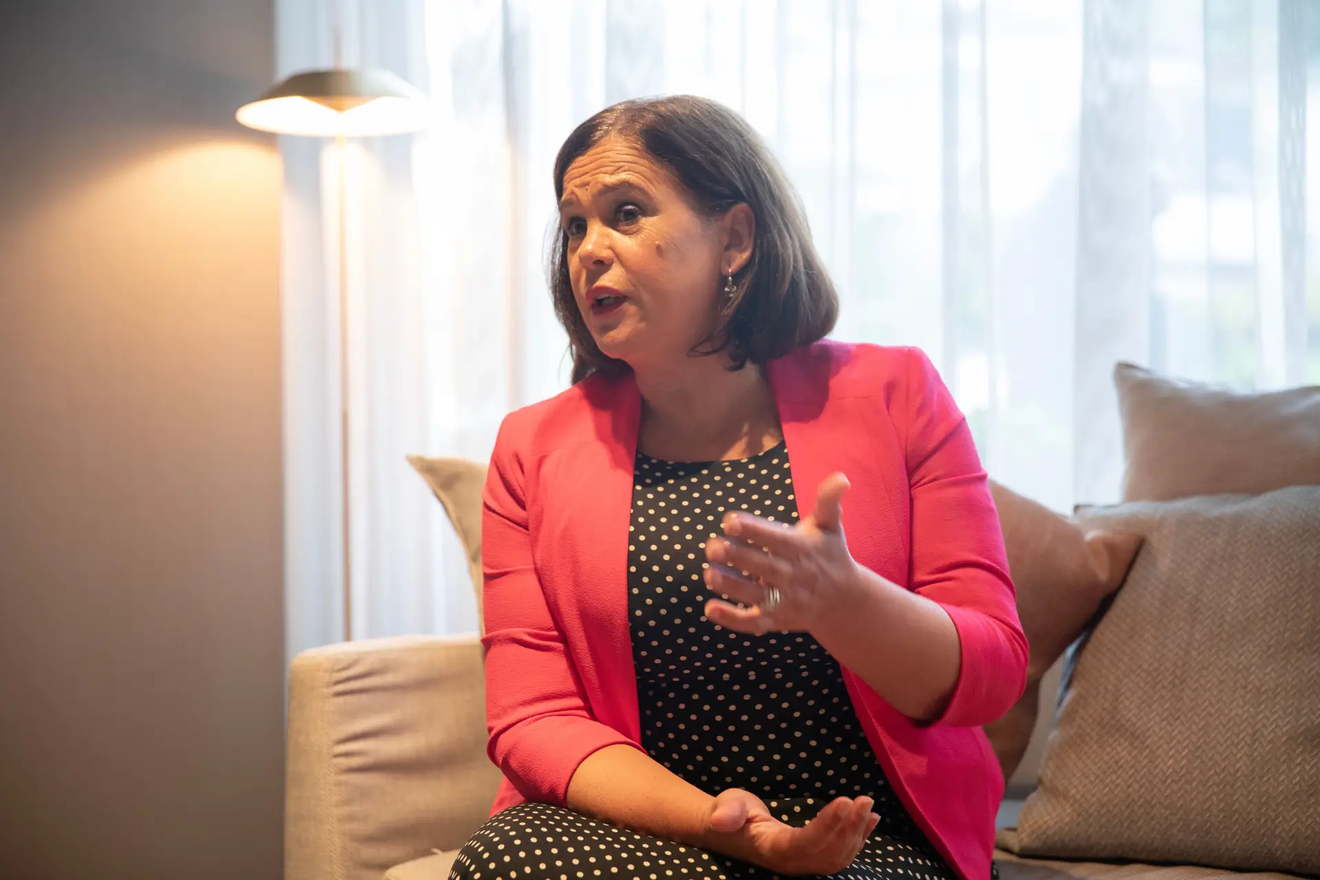 Mary Lou McDonald, presidente do Sinn Féin: “O projeto de reunificação da Irlanda não visa mostrar que um lado tem razão e outro não”