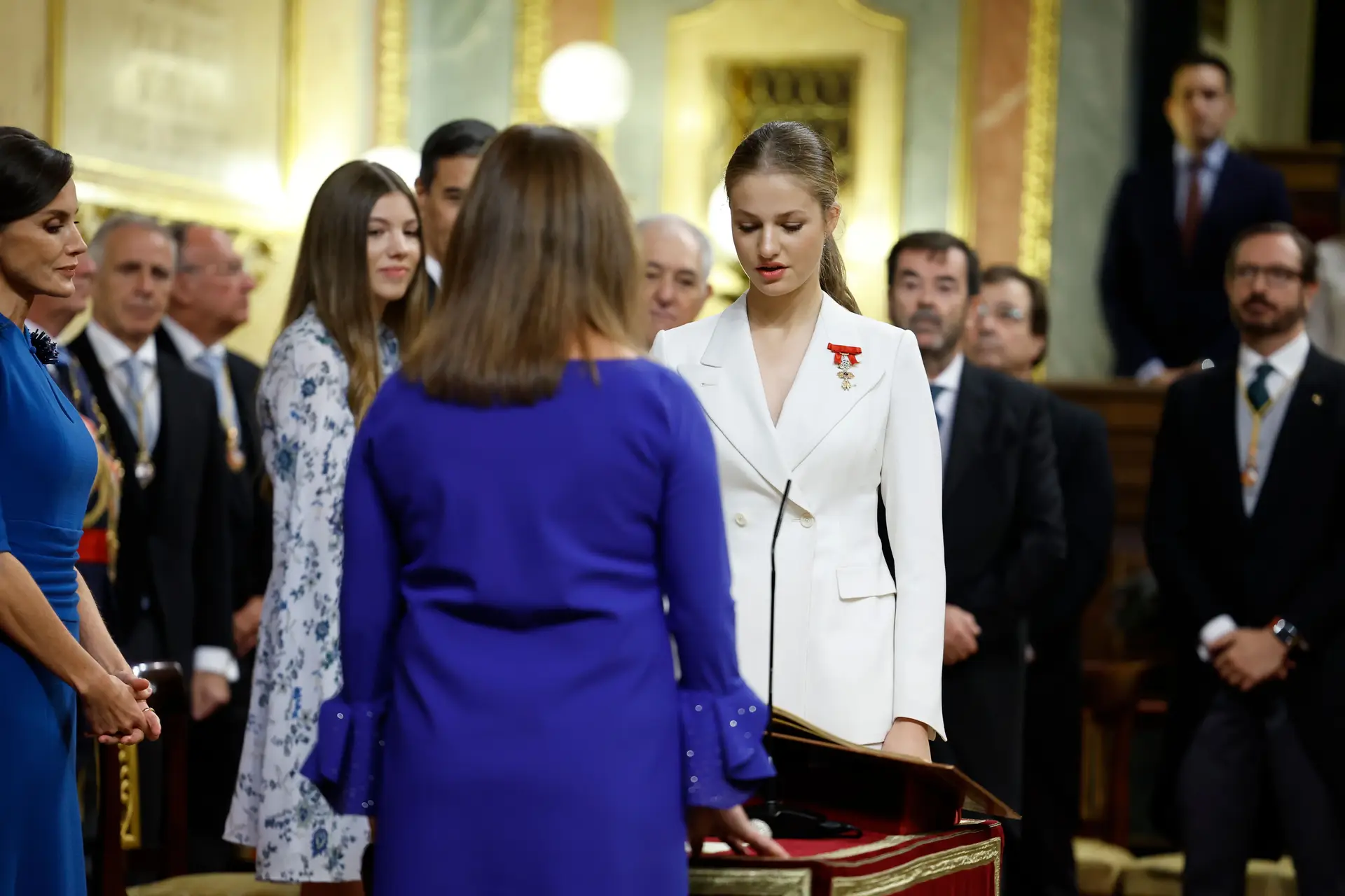 Leonor, herdeira da Coroa de Espanha, jurou respeito pela Constituição e já pode ser rainha