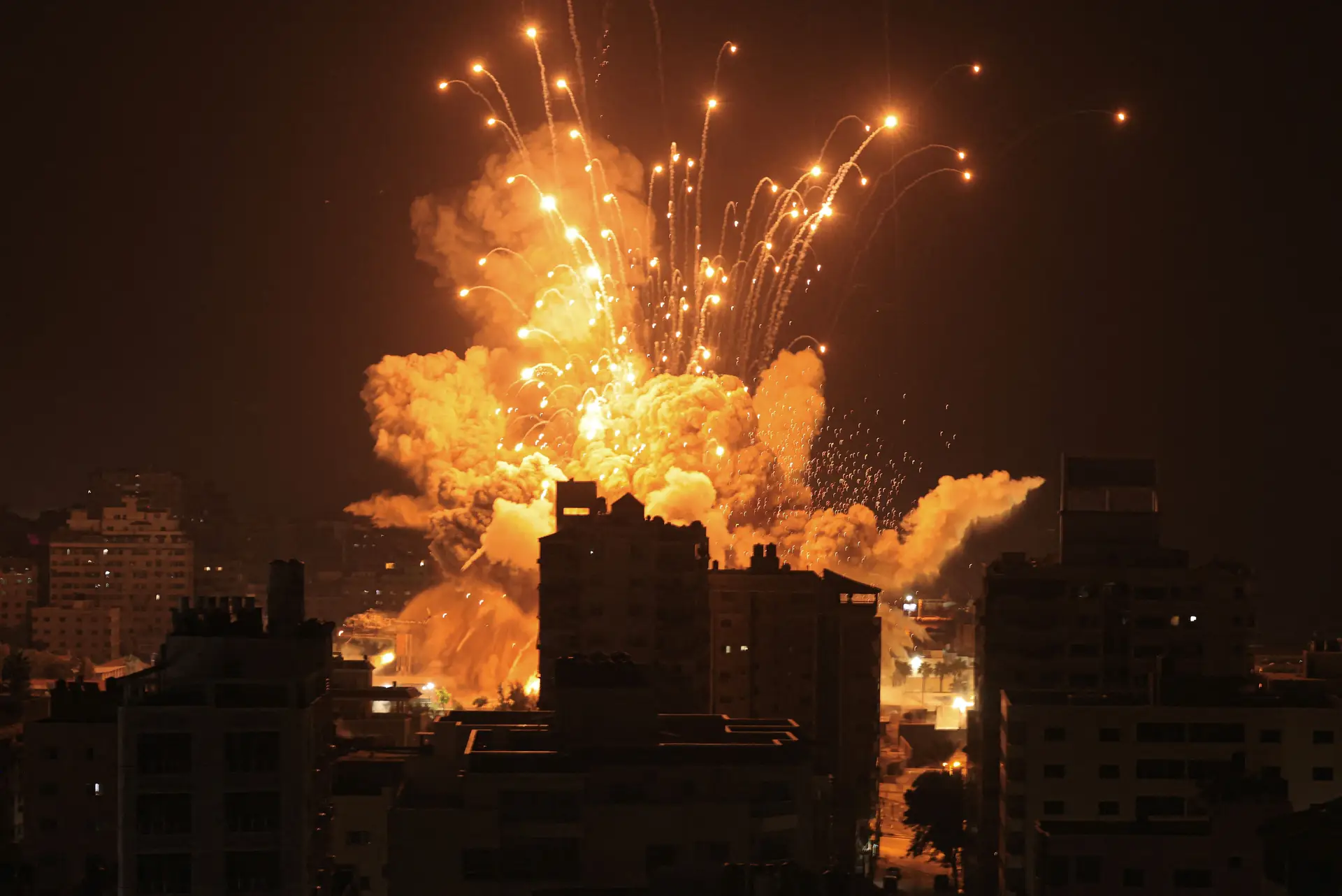 Míssil explode na cidade de Gaza, 8 de outubro de 2023