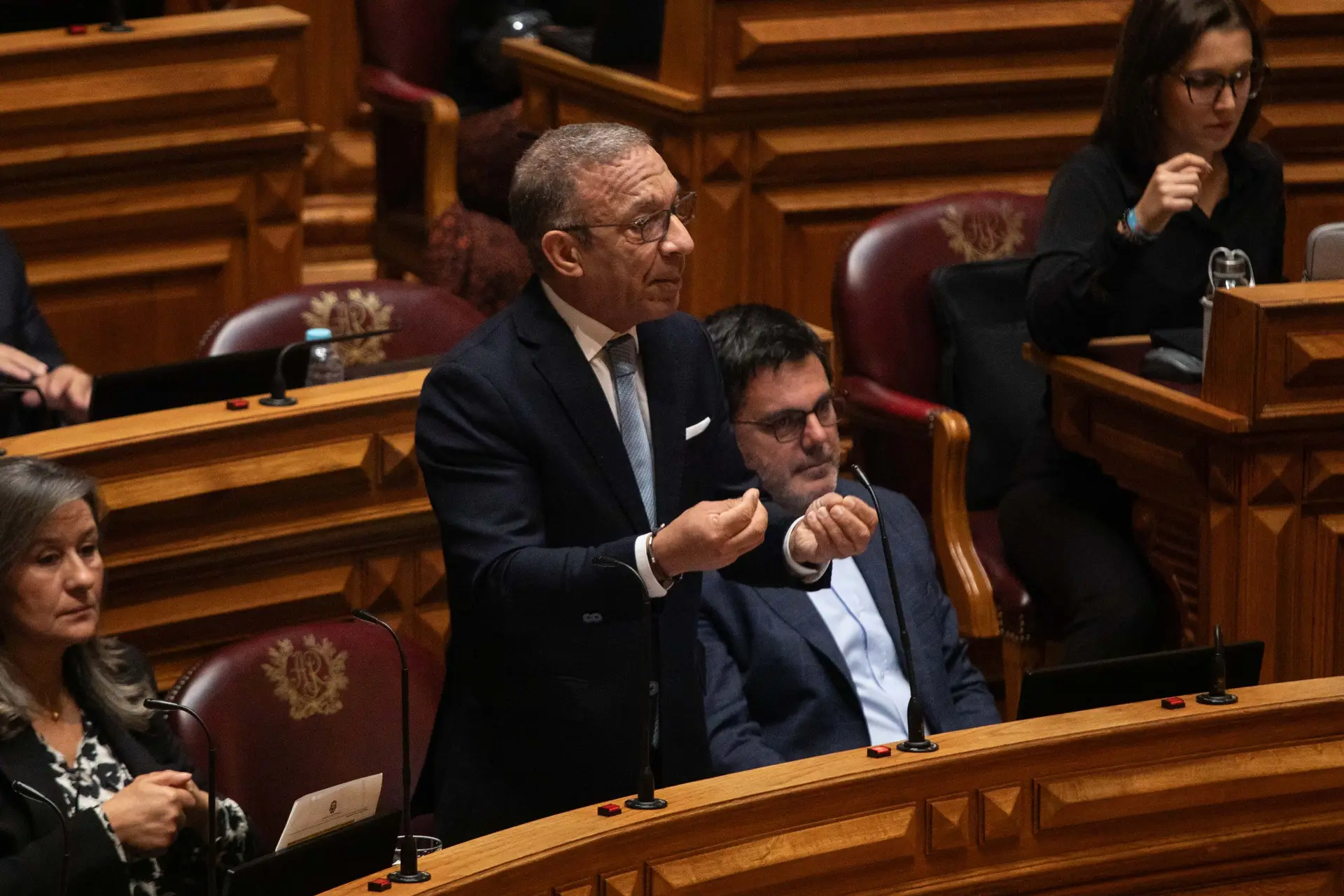 Ex-deputados do PSD criticam Montenegro: tem de se sujeitar ao escrutínio e devia ter dado "explicações cabais"