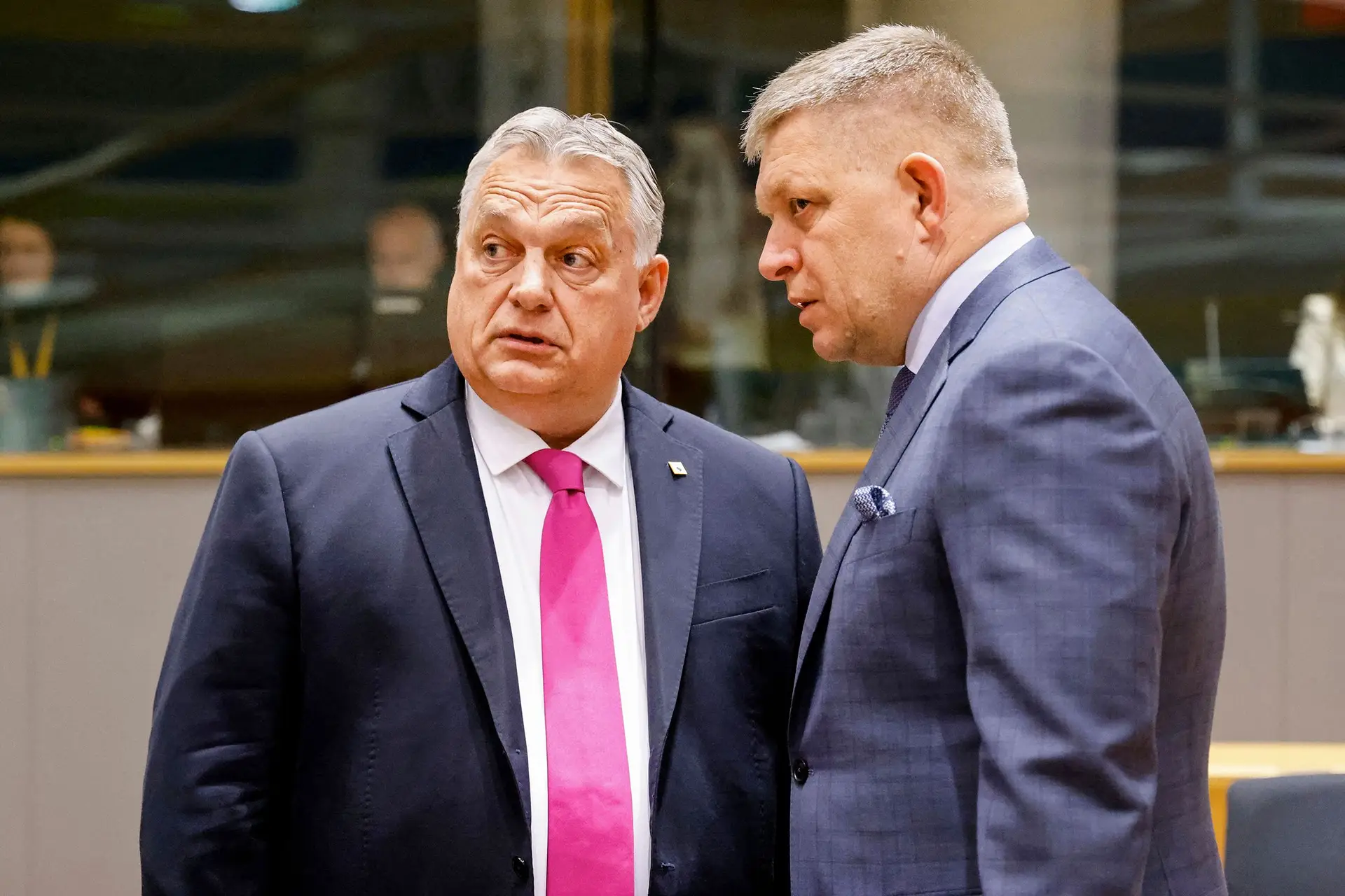 Os primeiros-ministros húngaro, Viktor Orbán, e eslovaco, Robert Fico, em Bruxelas