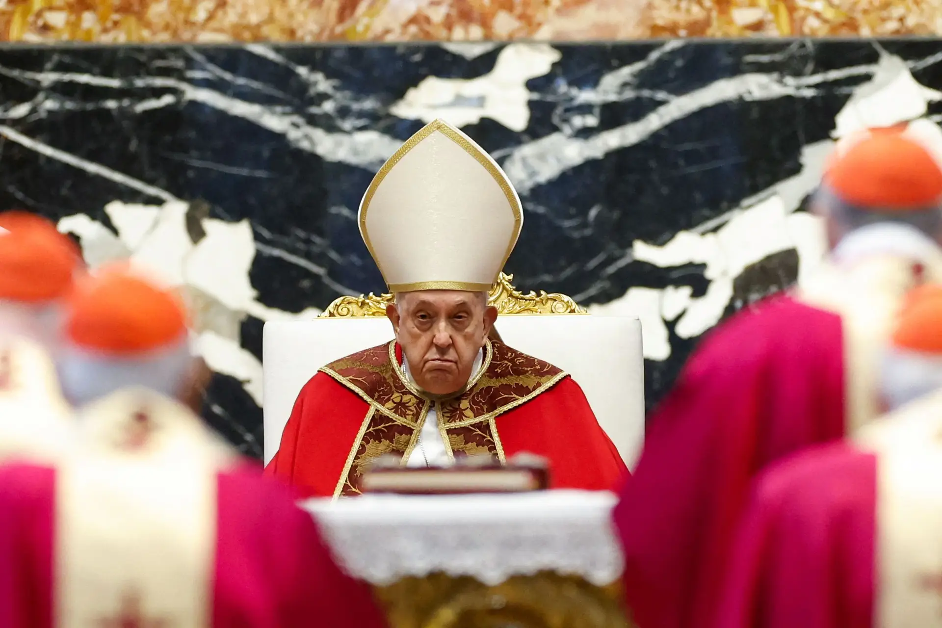 Não estou bem de saúde.” Papa Francisco interrompe audiência no