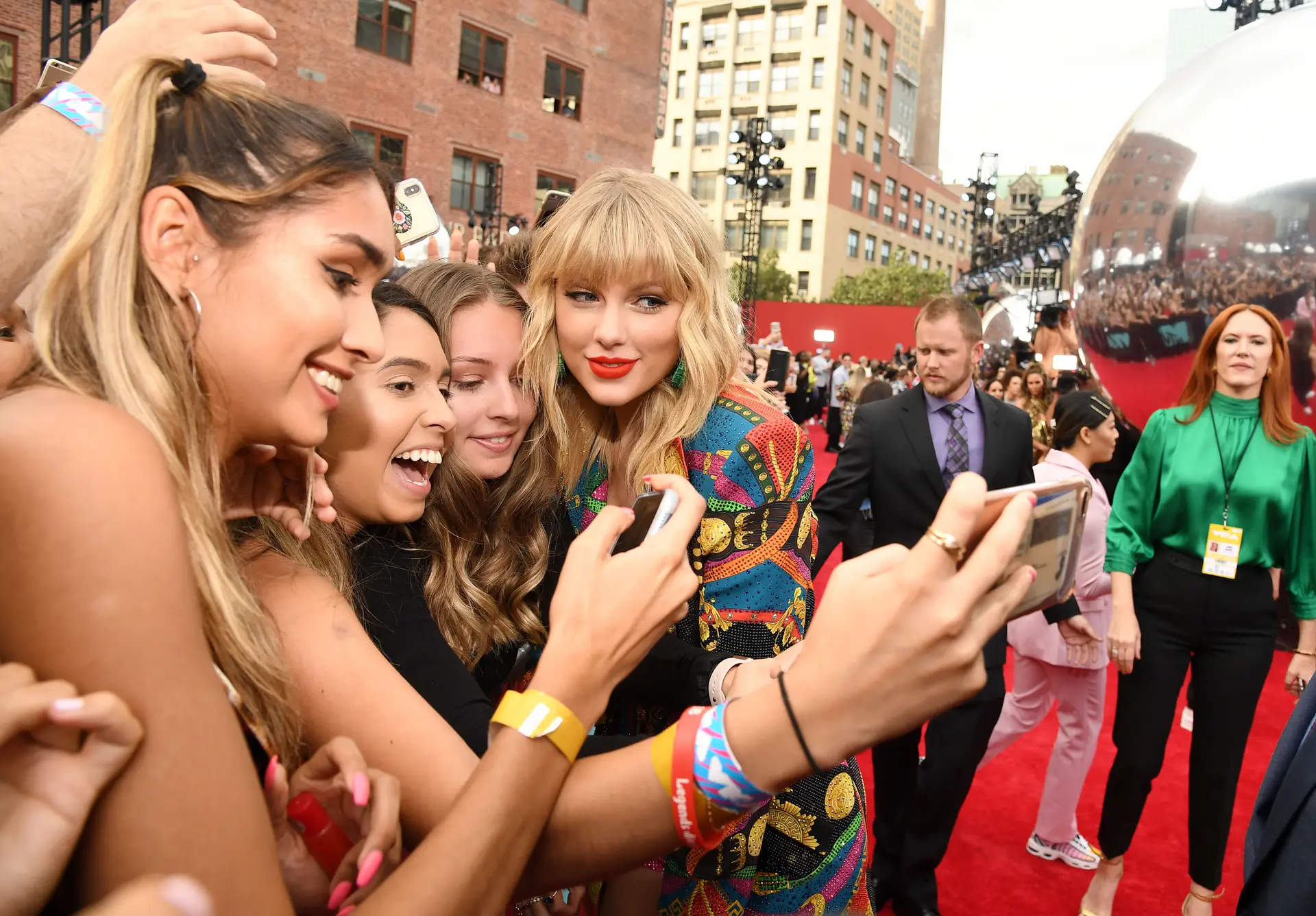 Maior cadeia de jornais dos Estados Unidos contrata repórter só para Taylor Swift