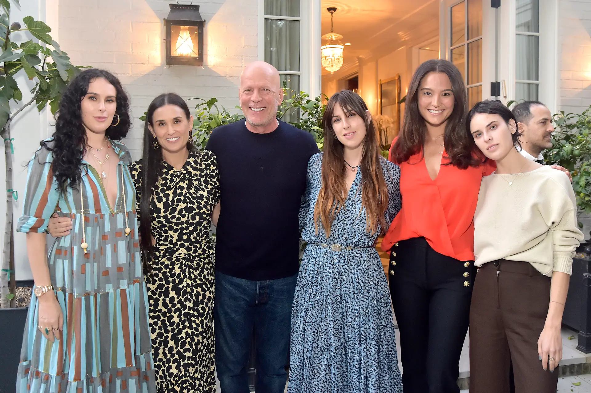 Rumer Willis, Demi Moore, Bruce Willis, Scout Willis, Emma Heming Willis e Tallulah Willis em setembro de 2019