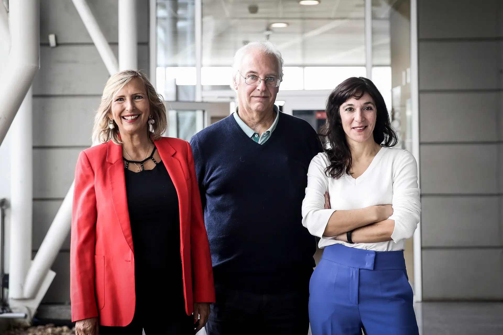 Cecília Arraino, investigadora do ITQB, José Manuel Rebordão, da FCUL, e Ermelinda Maçôas, do IST, vieram ao podcast Futuro do Futuro explicar a ciência dos prémios Nobel da Medicina, da Física e da Química