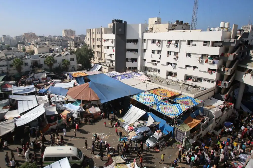 Maioria dos médicos e doentes do hospital al-Shifa abandonou o local depois de Israel ter dado uma hora para evacuação