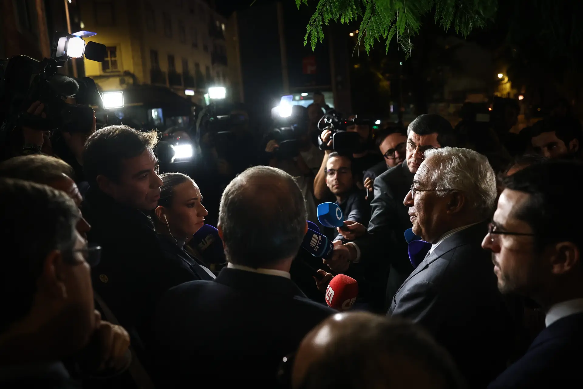 O Governo caiu, mas eleições só em março? E o Parlamento, ainda funciona? 6 perguntas e respostas para entender o essencial desta crise