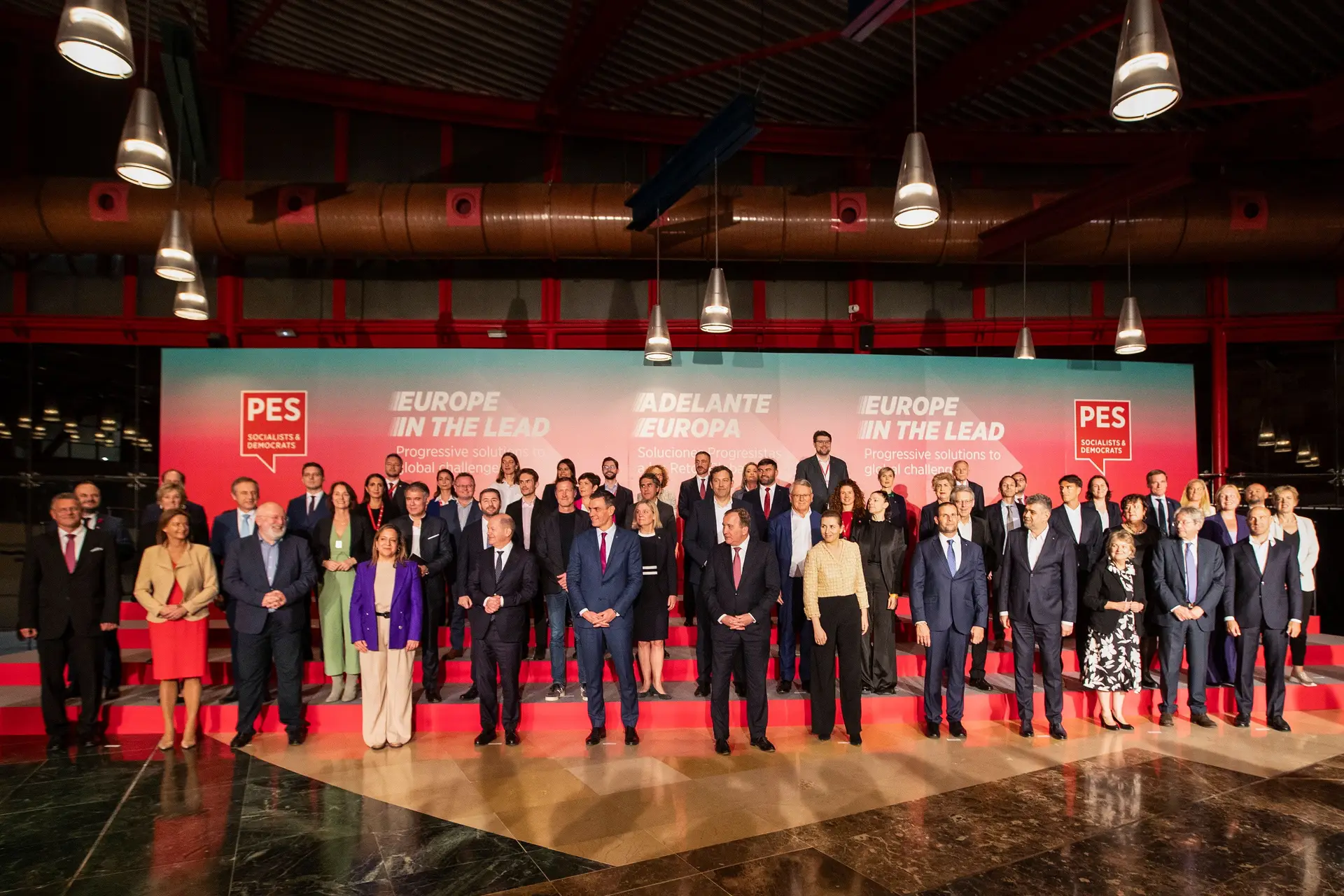 “Hoje é o António, amanhã é outro, temos de proteger os nossos”: socialistas europeus já falam em público sobre crise política em Portugal