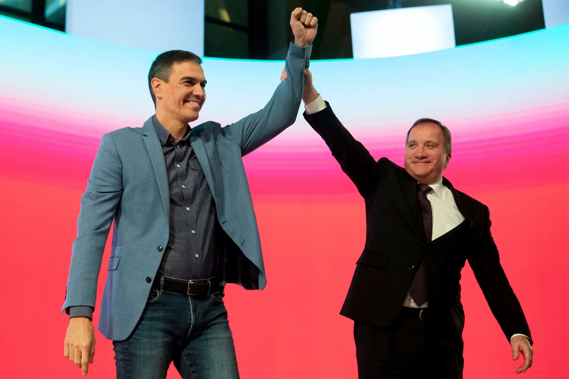 Pedro Sánchez, primeiro-ministro de Espanha, e Stefan Löfven, presidente do Partido Socialista Europeu
