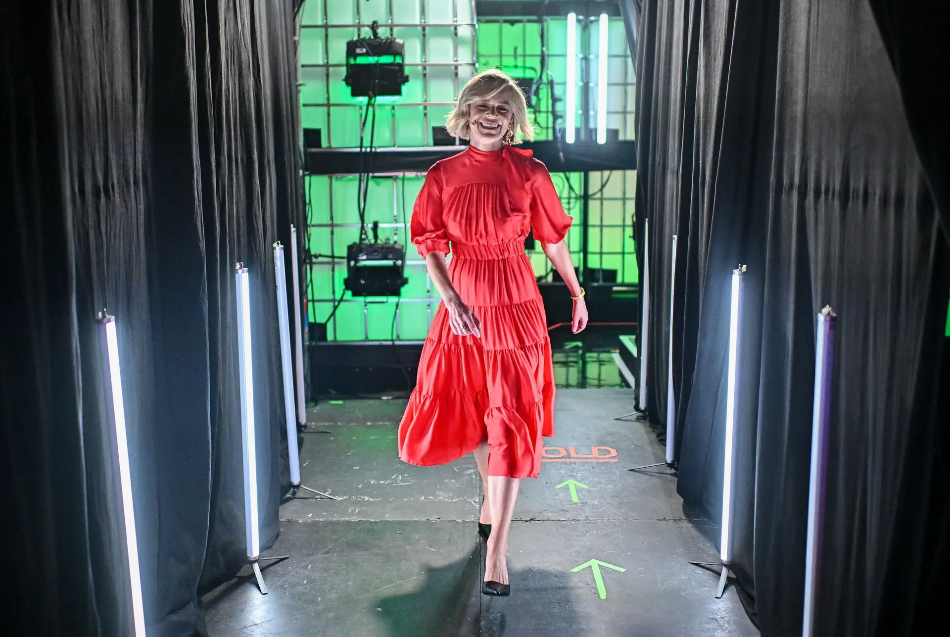 Katherine Maher, nova diretora executiva da Web Summit, na hora de subir ao palco esta segunda feira