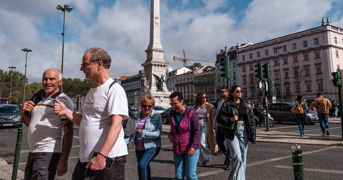 Atividade económica acelera em abril e clima económico aumenta em maio