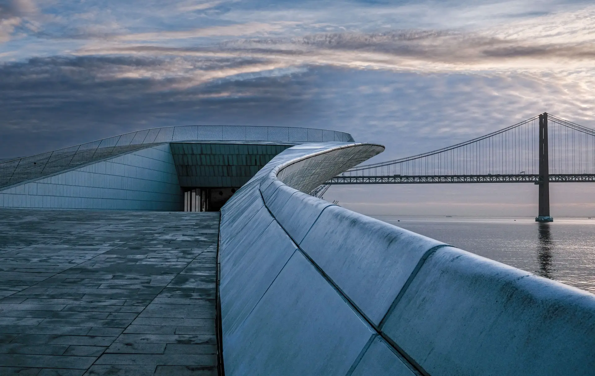 Museu Nacional de Arqueologia visita o MAAT e leva a energia do vento e do sol para a beira-rio