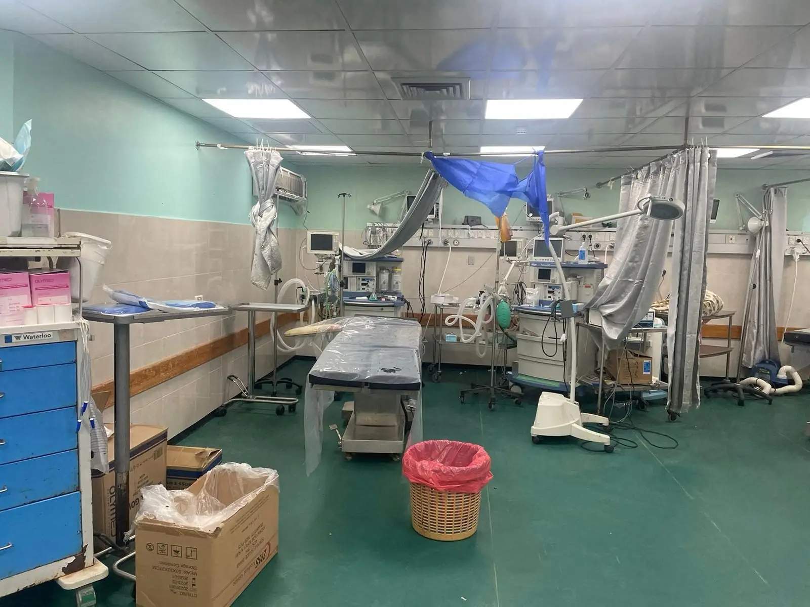 Sala de operações improvisada no Hospital de Al-Shifa
