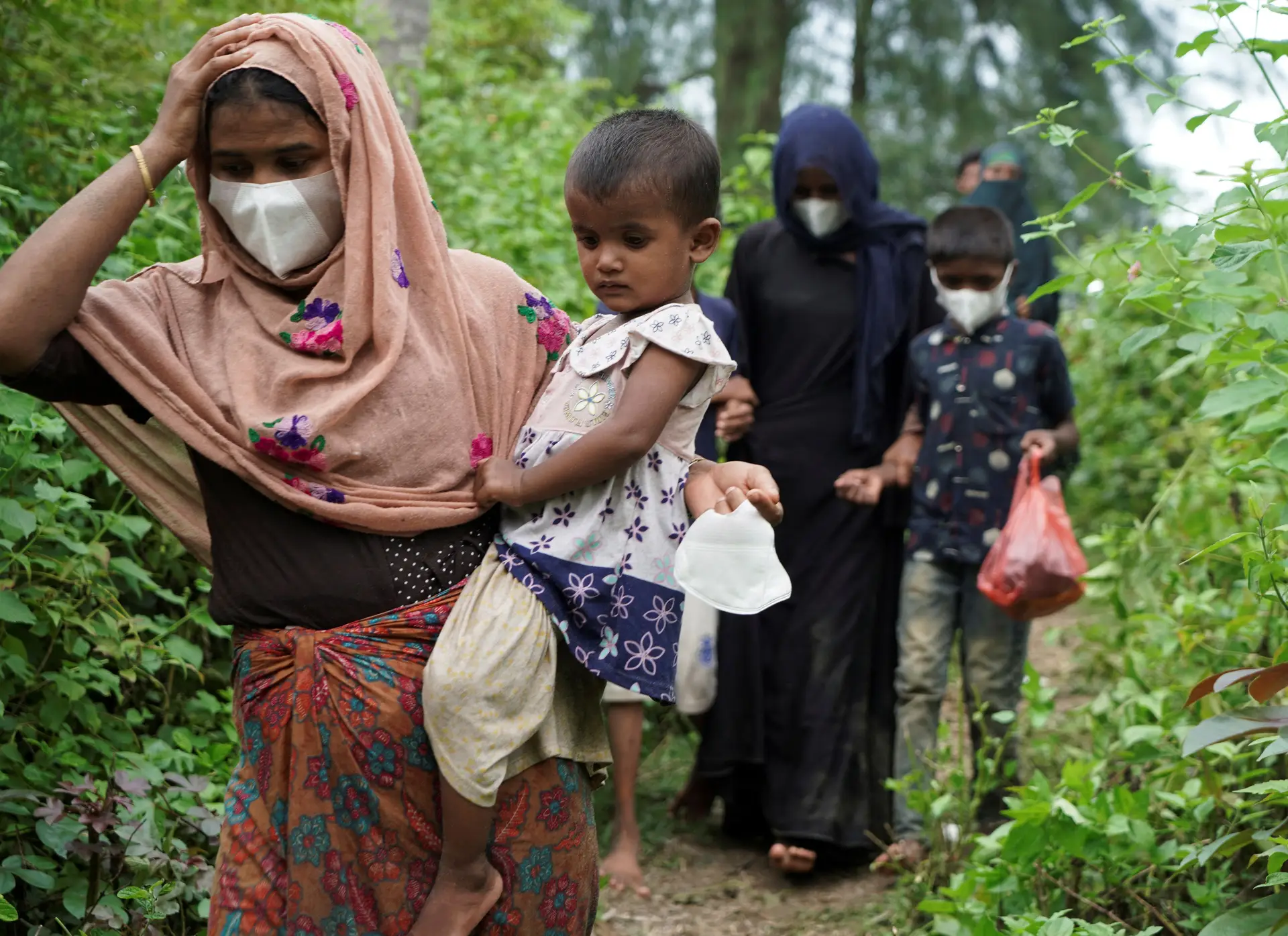 Chegada de refugiados rohingya a Aceh, na Indonésia, em novembro