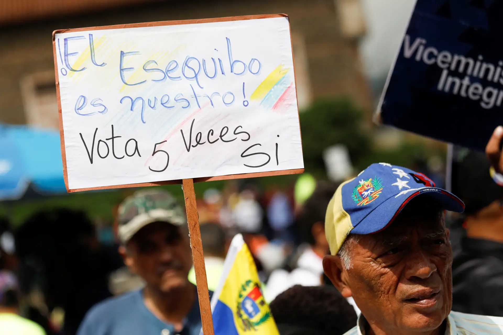 Este domingo há um referendo na Venezuela para anexar o petróleo da Guiana