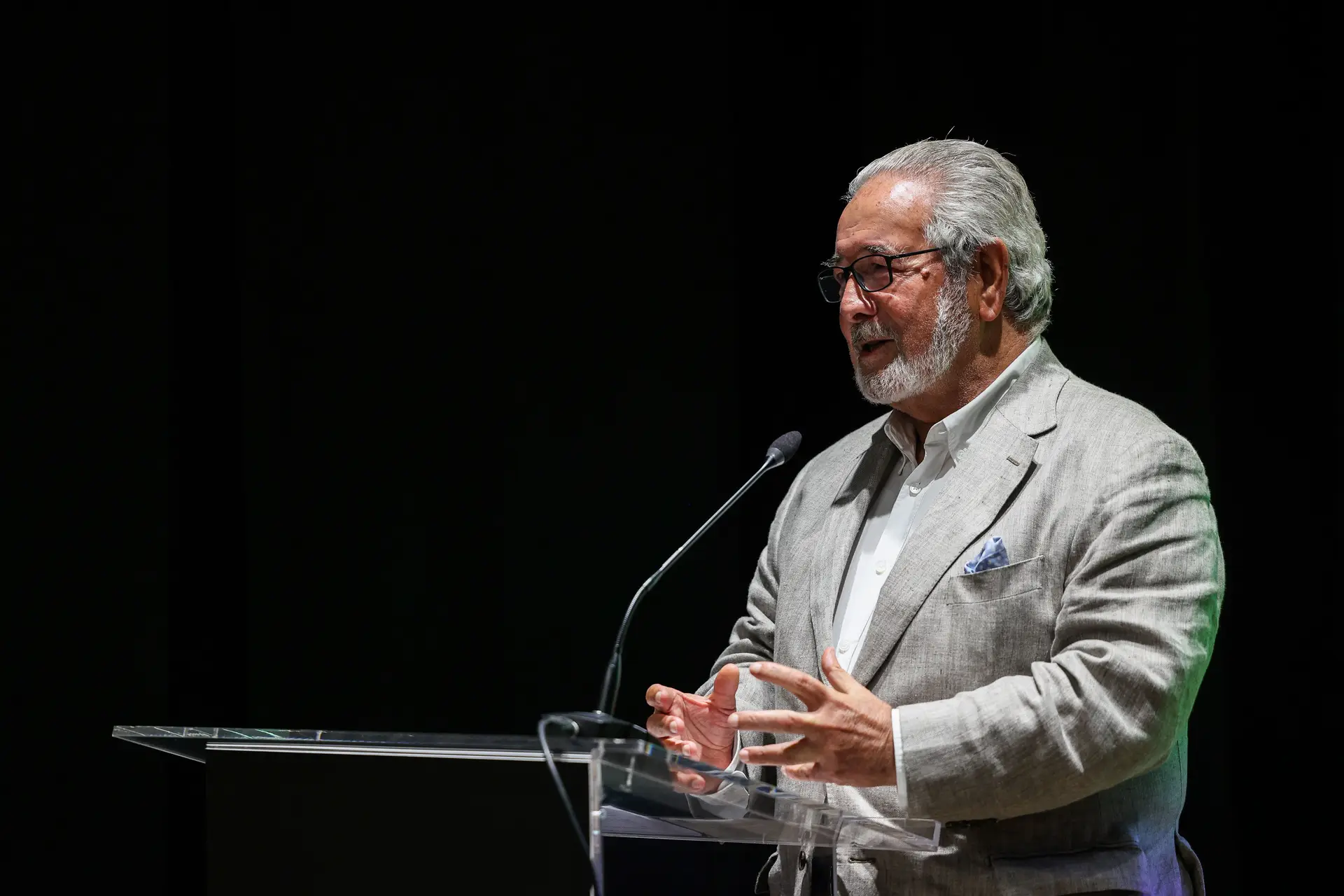 Câmara de Oeiras queria proibir propaganda eleitoral em quase todo o concelho, Isaltino sentiu a “polémica” e recuou para já