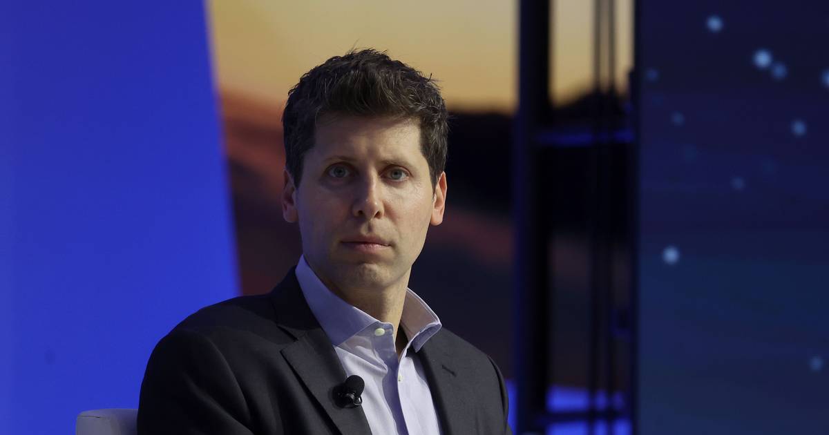 Centenas de trabalhadores da OpenAI ameaçam despedir-se se Sam Altman não regressar à liderança da empresa