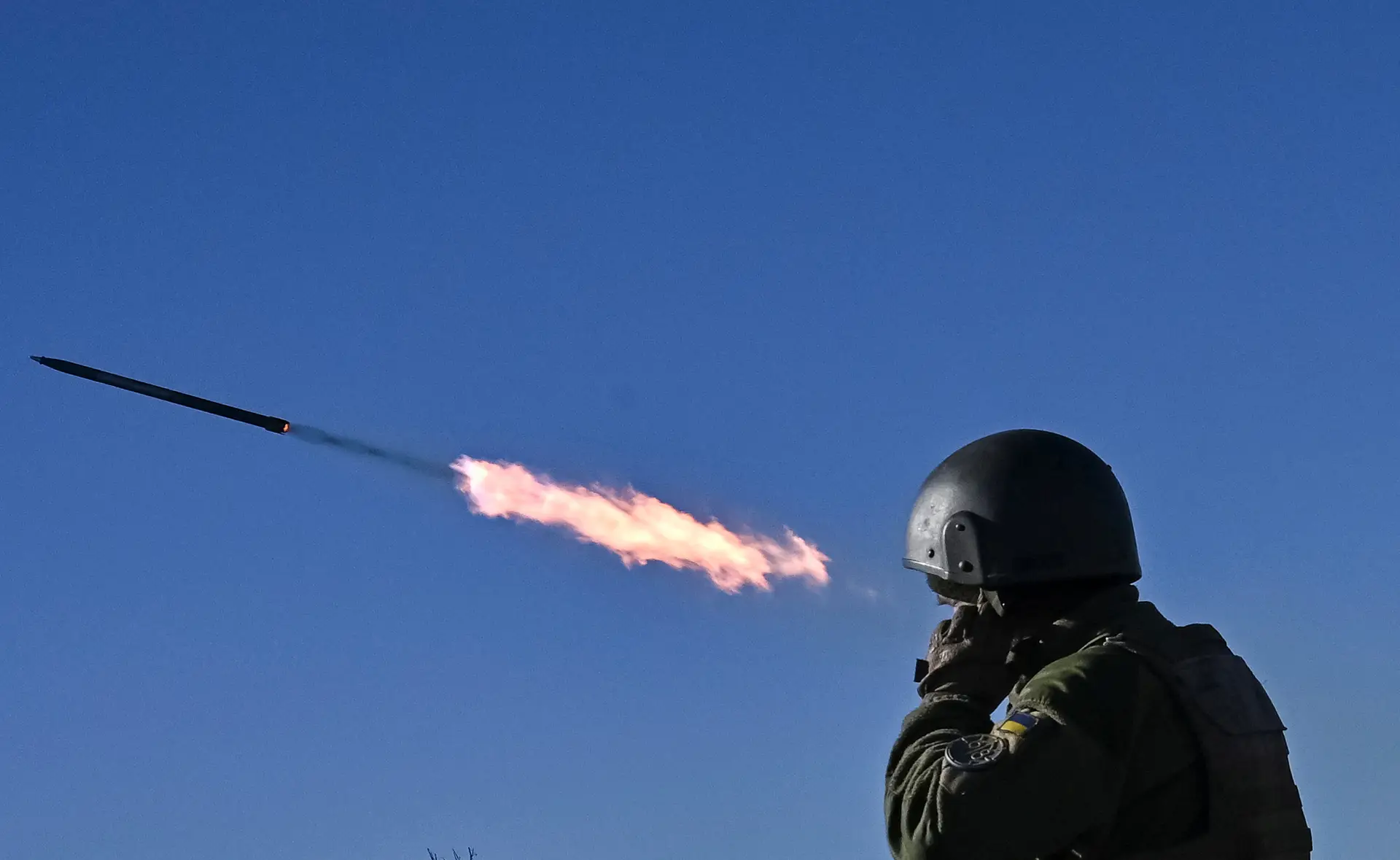 EUA prometem entregar à Ucrânia meios de defesa antiaérea, mas só