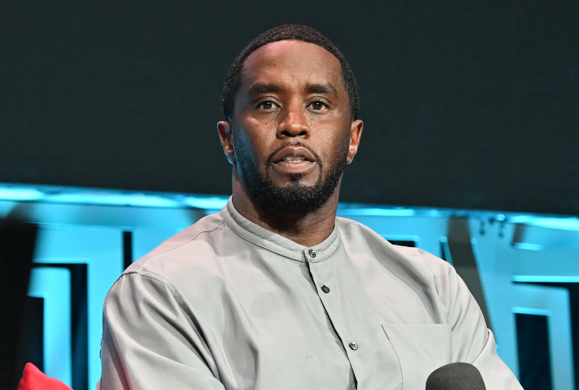 Sean 'Diddy' Combs avistado num aeroporto em Miami: não foi detido e não  está em fuga, avança o “TMZ” - Expresso