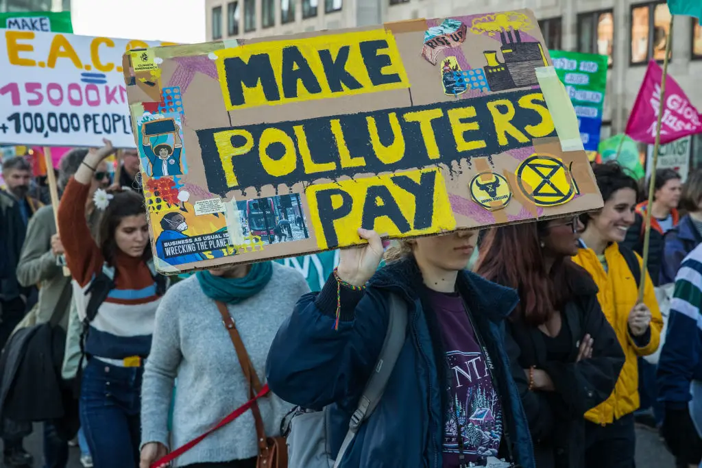 A Oxfam sugere taxar a riqueza da “elite poluidora” para inverter as desigualdades