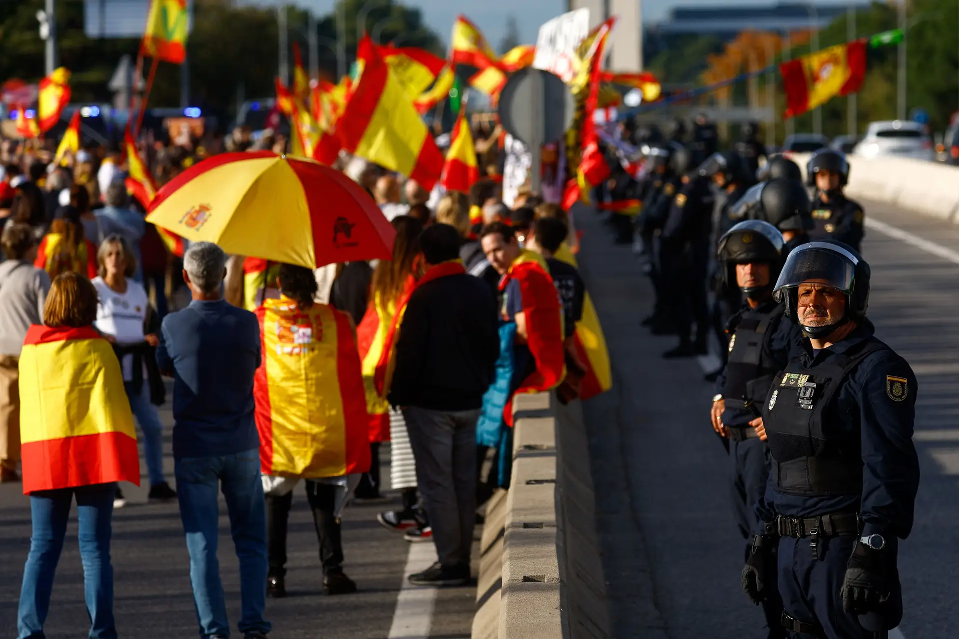 Espanha Cerca De Mil Manifestantes Protestam Em Madrid Pela 19ª Noite Contra A Amnistia Dos 1911