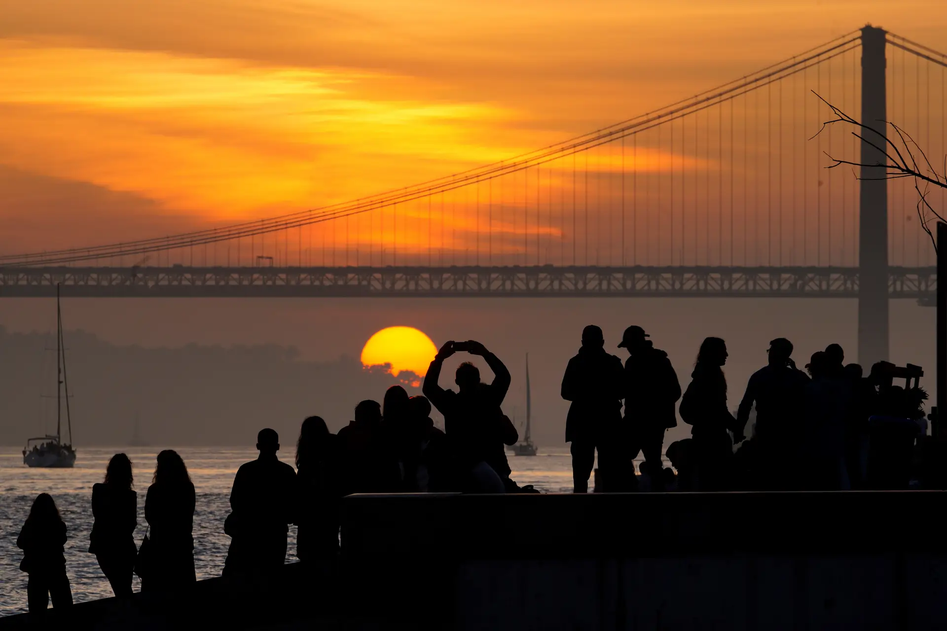Proveitos totais do turismo subiram mais de 20% em março