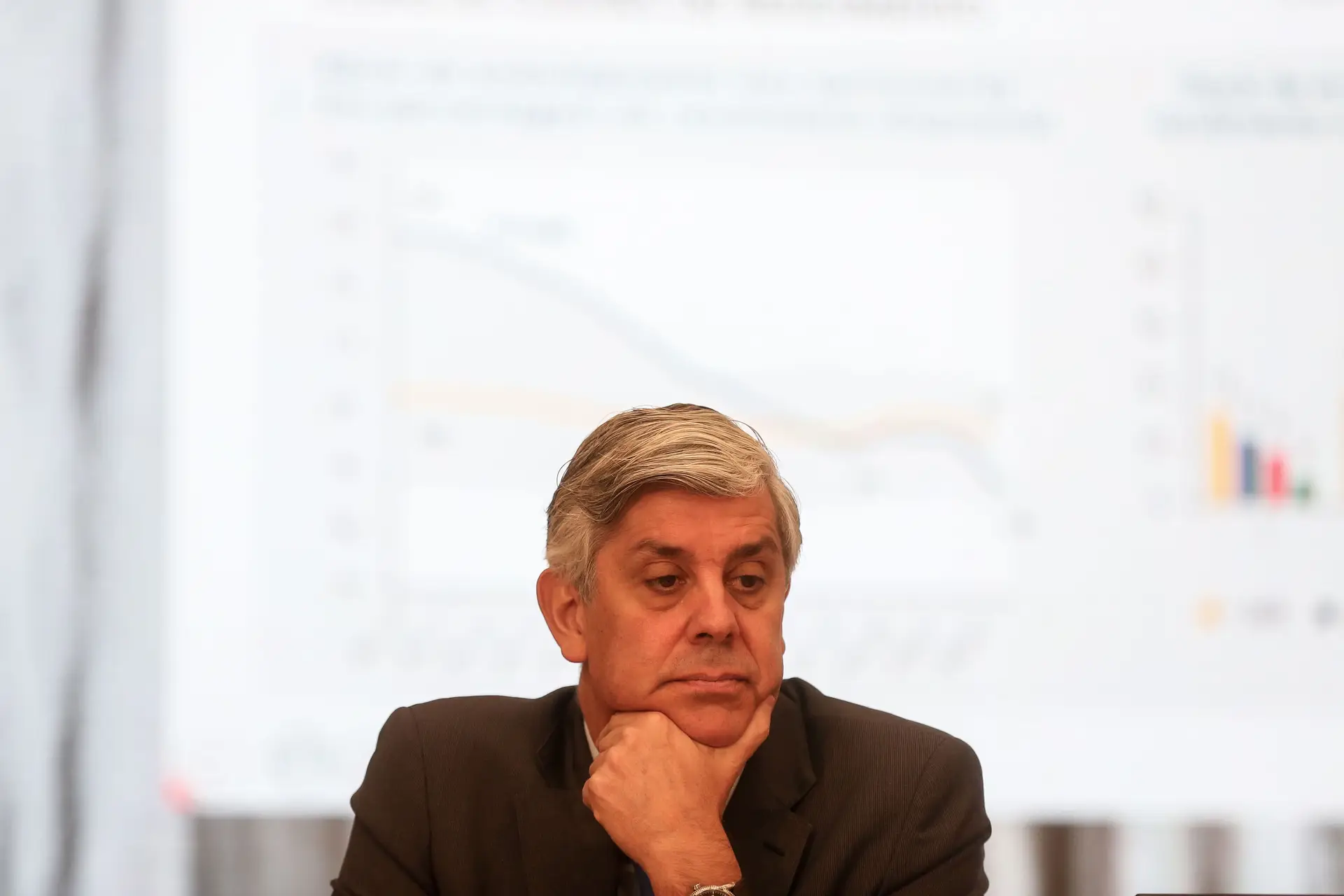 Conferência de imprensa do relatório de estabilidade financeira com o governador do Banco de Portugal Mário Centeno e da Vice-Governadora Clara Raposo.
© Nuno Fox